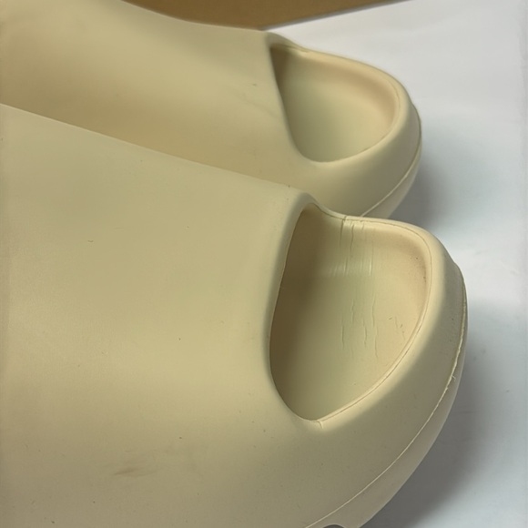 Cream Bone Yeezy Slides Sandals men’s size 10 - Picture 2 of 7